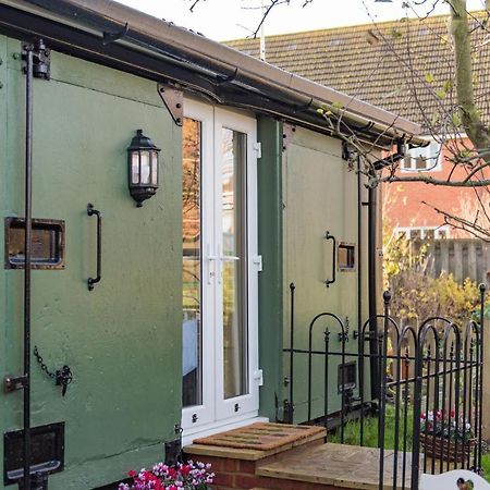 Plumcot Halt By Bloom Stays Canterbury Exteriör bild