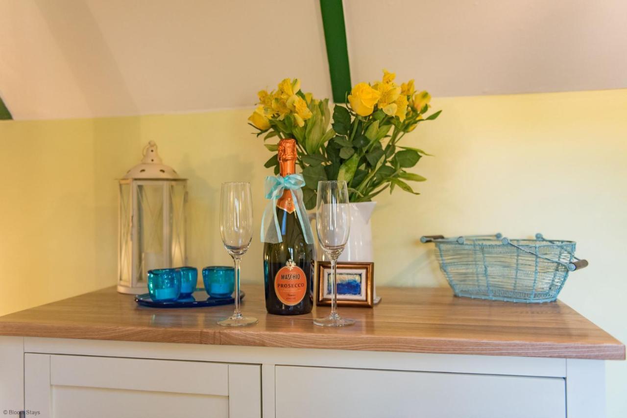 Plumcot Halt By Bloom Stays Canterbury Exteriör bild